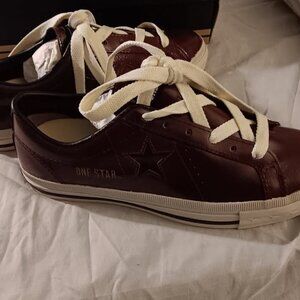Women's 7 1/2 Converse One Star shoes, Beautiful Wine color. Brand New with Box